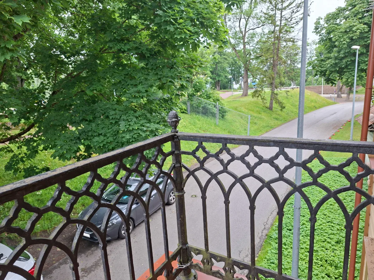 Vallikäär park and Tallinn Gate